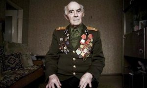 Со слезами на глазах