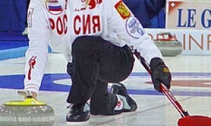 Девушки со швабрами