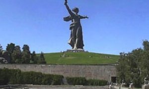 Похоронили власть за плинтусом