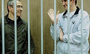 Ходорковского и Лебедева держат на дистанции