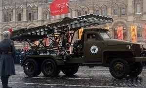 Наклейки на военной технике оскорбили коммунистов