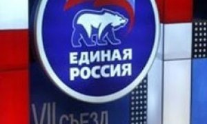 "Единая Россия" протестует впереди оппозиции