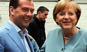 Медведев из Германии дал сигнал отечественному электорату