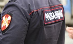В Петербурге активиста задержали из-за пиджака с надписью «Путина под трибунал»