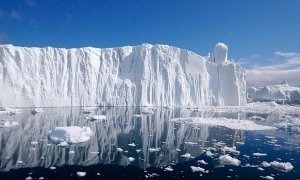 Специалисты «Роснефти» сдвинули айсберг весом в один миллион тонн