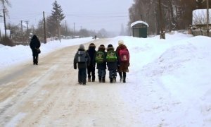 В забайкальском поселке после отмены автобуса дети вынуждены ходить в школу пешком через лес