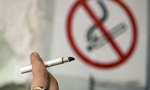 Россиянам в рамках антитабачного закона запретят курить даже на улицах