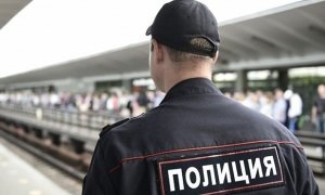 Московские полицейские задержали преподавателя ВШЭ и заставили его раздеться