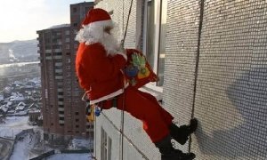 Роспотребнадзор предупредил россиян о грабителях в костюмах Деда Мороза и Снегурочки