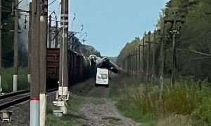 Второй за сутки грузовой поезд сошел с рельс из-за подрыва в Брянской области
