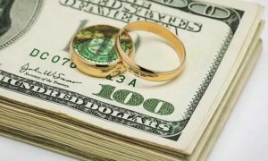 В Нижневартовске сотрудник банка взял кредит на свадьбу по фиктивному договору