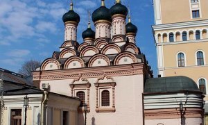 В московском храме напротив Кремля состоялась пасхальная служба «для избранных»