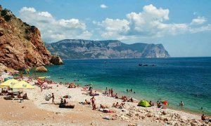 Глава Крыма сообщил о наплыве туристов на курорт во время режима всеобщей изоляции