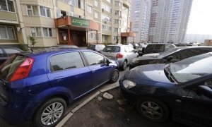 Дептранс Москвы опроверг введение запрета на парковку автомобилей во дворах