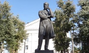 Власти подмосковного Клина решили убрать памятник Чайковскому из центра города