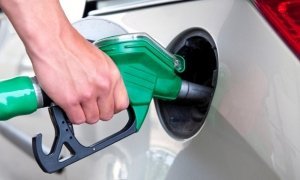Владимир Путин намекнул нефтяникам на снижение цен не бензин