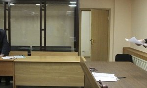 Совет Федерации предложил убрать из залов судов клетки и «аквариумы» для подсудимых