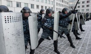 В Екатеринбурге школьникам в рамках патриотического воспитания показали разгон митинга