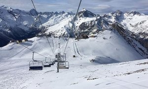 На горнолыжном курорте Архыз семеро лыжников попали под лавину