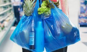 Грузинские власти запретили выдавать и продавать покупателям пластиковые пакеты