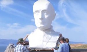 В Иркутской области установили бюст Владимиру Путину, чтобы люди могли ему жаловаться