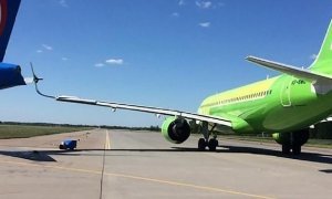 В петербургском аэропорту самолет S7 при рулении задел лайнер «Уральских авиалиний»