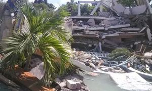 На Гаити в результате мощного землетрясения погибли более 700 человек