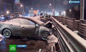 На МКАДе из-за сильного снегопада столкнулись 11 автомобилей