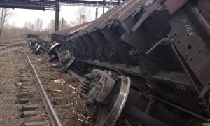 В Свердловской области с рельсов сошли вагоны грузового поезда. Движение затруднено 