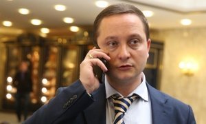 Экс-депутат Роман Худяков снял свою кандидатуру с выборов в пользу Владимира Путина