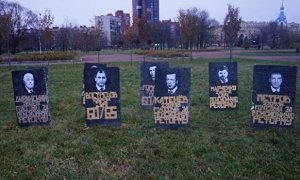 В петербургском парке появилось «кладбище единороссов», проголосовавших за пенсионную реформу