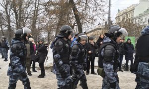 В Петербурге задержали семь участников акции в поддержку активистки «Открытой России»