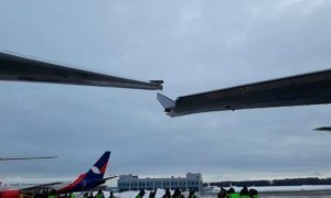 В аэропорту «Внуково» столкнулись самолеты «России» и Azur Air