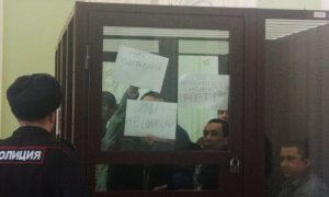 Фигуранты дела о теракте в петербургском метро устроили акцию протеста в суде