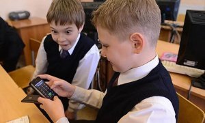 Школьникам могут запретить использовать мобильные телефоны в учебном заведении