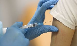 В Ненецком АО ввели обязательную вакцинацию от COVID-19 для пенсионеров, студентов и военных