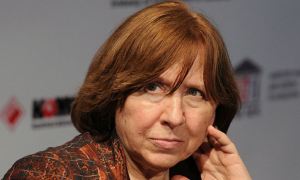 Минобразования Беларуси исключило из школьной программы романы Солженицына и Алексиевич