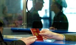 Власти запретили выезд за границу 2 тысячам россиян с долгами