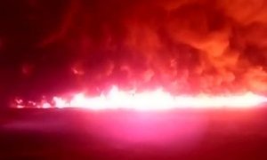 В Саратовской области загорелся нефтепровод «Транснефти». От огня пострадали жилые дома