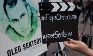 В Париже около здания посольства РФ началась эстафета голодовок в поддержку Олега Сенцова