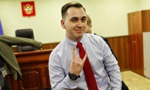 Петербургских активистов обязали выплатить 7 млн рублей за порчу растений во время митинга