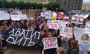 Митинг в поддержку сестер Хачатурян собрал около тысячи человек