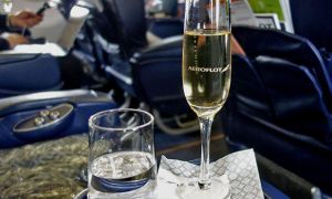 «Аэрофлот» заказал для пассажиров бизнес-класса французское шампанское на 378 млн рублей