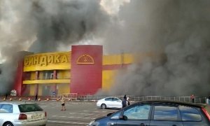 В Москве в результате сильного пожара уничтожен строительный рынок «Синдика» 