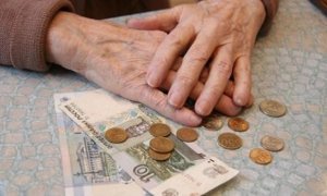 Власти решили заморозить пенсионные накопления граждан до 2020 года