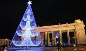 Мэрия Москвы потратит на елку-куб для Парка Горького 12 млн рублей