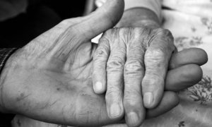На Камчатке пожилые супруги устали жить на одну пенсию и решили умереть в один день  