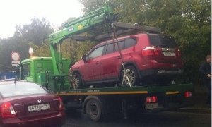 В Москве эвакуировали автомобиль с двумя маленькими детьми в салоне