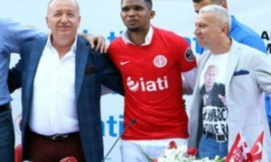 Почетного посла Украины в Турции отправили в отставку за футболку с Путиным