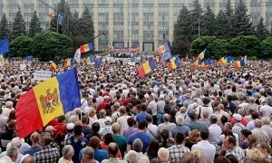 В центре Кишинева прошел 100-тысячный митинг с требованием отставки президента